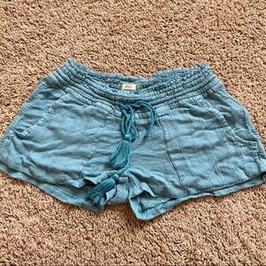 summery roxy shorts